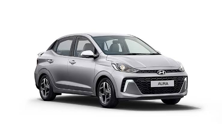 Hyundai aura price on road